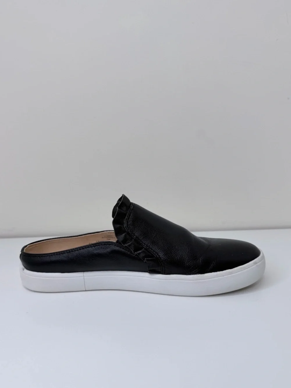 Kate Spade New York Luna Leather Scalloped Accent Mules Sneakers Feminine